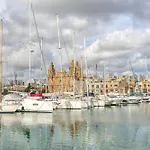 Apartamento Beautiful Seafront With Private Balcony & Bbq By 360 Estates Pietà