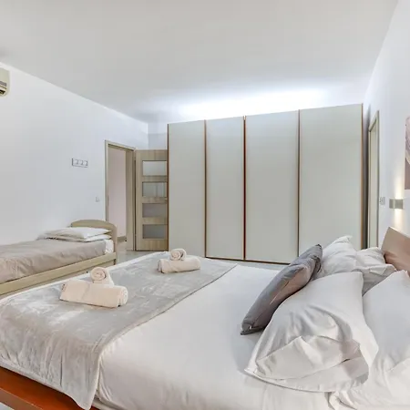 Beautiful Seafront With Private Balcony & Bbq By 360 Estates Apartment *