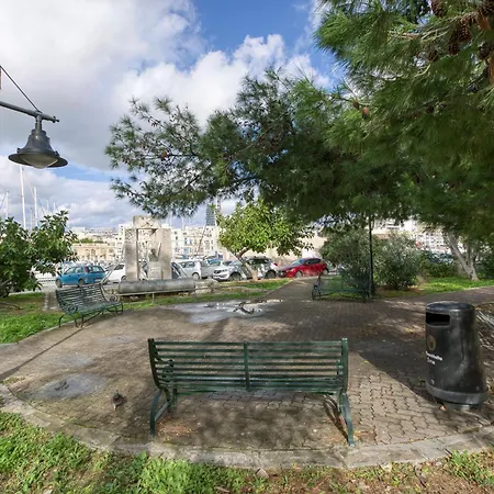 Lejlighed Beautiful Seafront With Private Balcony & Bbq By 360 Estates