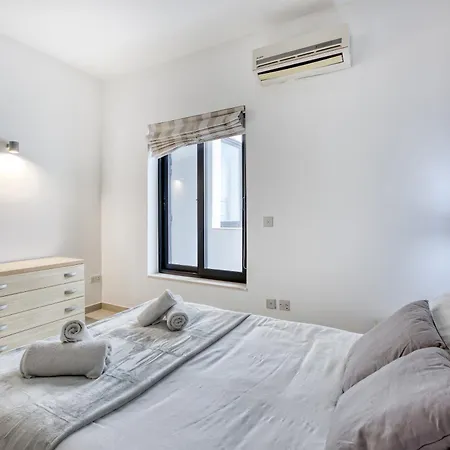 Beautiful Seafront With Private Balcony & Bbq By 360 Estates شقة Pietà