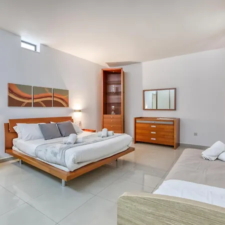 شقة Beautiful Seafront With Private Balcony & Bbq By 360 Estates *