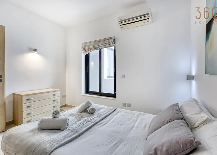 Beautiful Seafront With Private Balcony & Bbq By 360 Estates Apartament Pietà