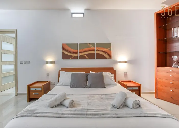 Beautiful Seafront With Private Balcony & Bbq By 360 Estates Pietà