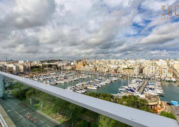 Apartament Beautiful Seafront With Private Balcony & Bbq By 360 Estates Pietà